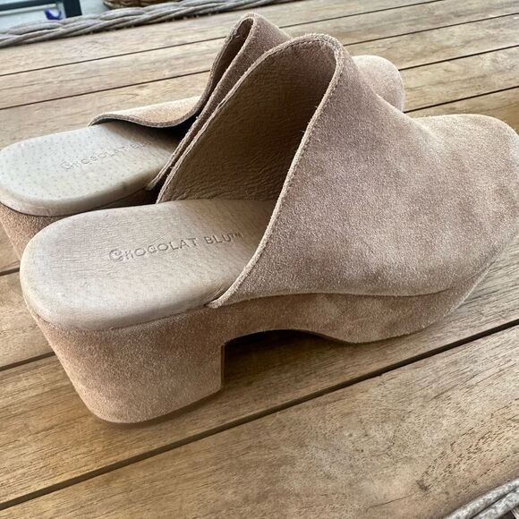 Chocolat Blu Ginette Tan Suede Clogs 8 - Picture 1 of 8